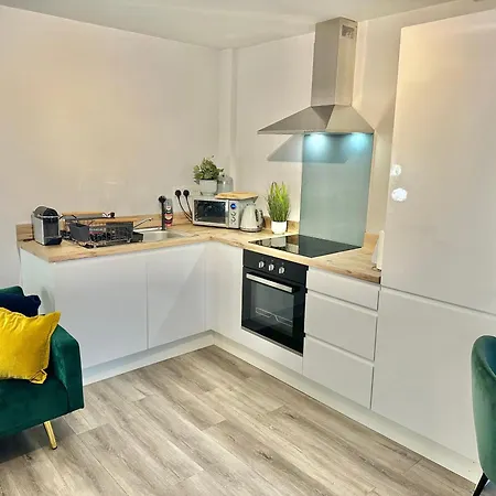 Sleek Urban Getaway - Parking Space - New Large Sofa Bed - Fast Wifi - 10 Minutes Walk To The Beach! Bournemouth Exterior foto