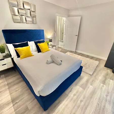 Sleek Urban Getaway - Parking Space - New Large Sofa Bed - Fast Wifi - 10 Minutes Walk To The Beach! Bournemouth Exterior foto