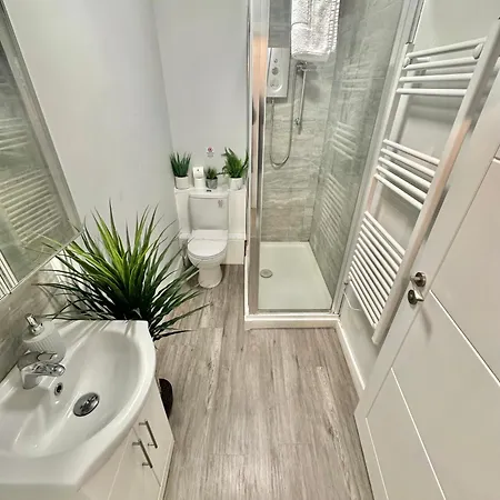 Sleek Urban Getaway - Parking Space - New Large Sofa Bed - Fast Wifi - 10 Minutes Walk To The Beach! Bournemouth Exterior foto