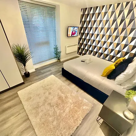Sleek Urban Getaway - Parking Space - New Large Sofa Bed - Fast Wifi - 10 Minutes Walk To The Beach! Bournemouth Exterior foto