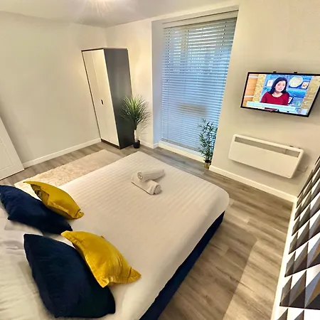 Sleek Urban Getaway - Parking Space - New Large Sofa Bed - Fast Wifi - 10 Minutes Walk To The Beach! Bournemouth Exterior foto