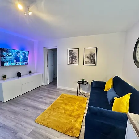 Sleek Urban Getaway - Parking Space - New Large Sofa Bed - Fast Wifi - 10 Minutes Walk To The Beach! Bournemouth Exterior foto